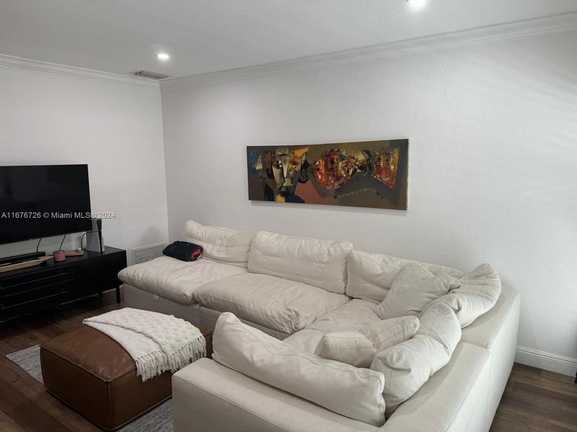 Picture of 35 Edgewater Dr # 206, Coral Gables FL 33133