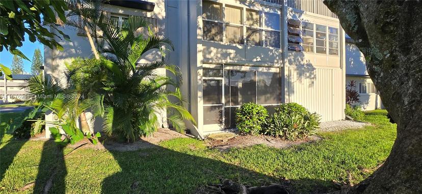Picture of 7827 Golf Cir Dr # 101, Margate FL 33063