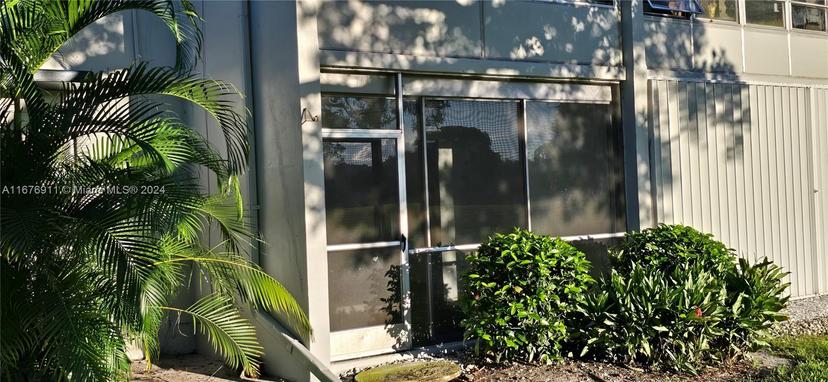 Picture of 7827 Golf Cir Dr # 101, Margate FL 33063