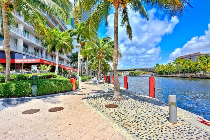 Picture of 690 SW 1St Ct # 1730, Miami FL 33130