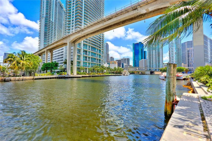 Picture of 690 SW 1St Ct # 1730, Miami FL 33130