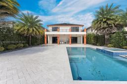 Picture of 8900 NW 160Th Ter, Miami Lakes, FL 33018
