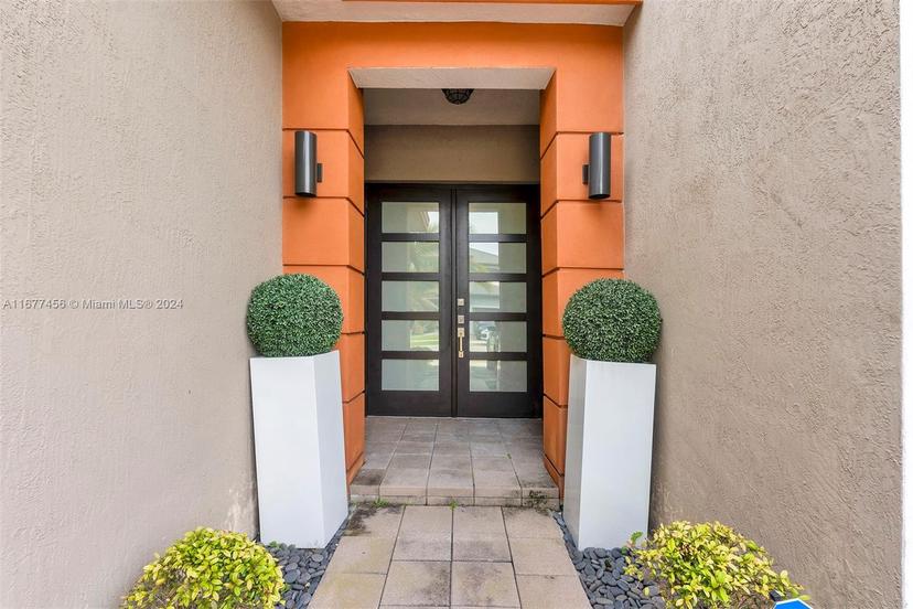 Picture of 8900 NW 160Th Ter, Miami Lakes FL 33018
