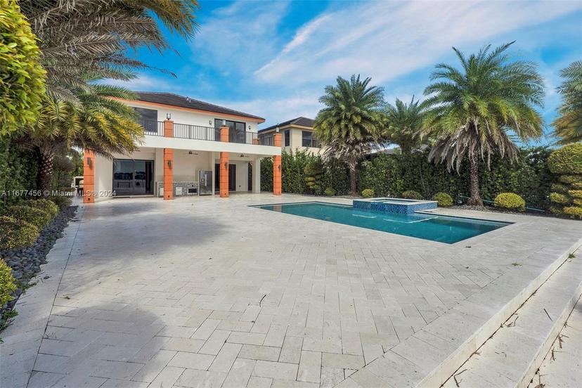 Picture of 8900 NW 160Th Ter, Miami Lakes FL 33018