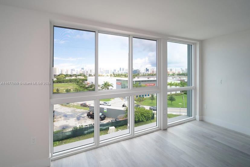 Picture of 19380 NE 26Th Ave # 305, Miami FL 33180