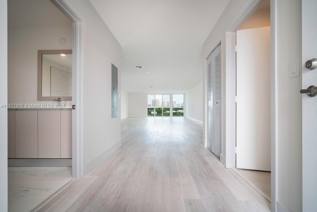 Picture of 19380 NE 26Th Ave # 305, Miami, FL 33180