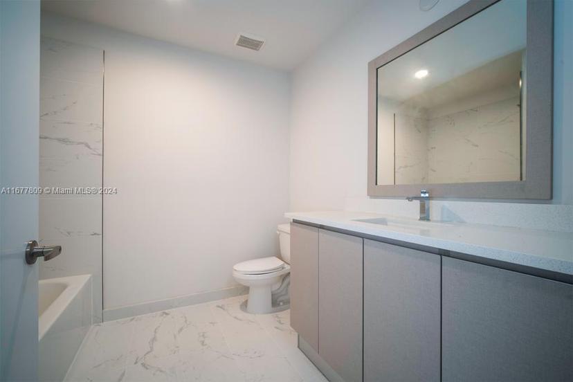 Picture of 19380 NE 26Th Ave # 305, Miami FL 33180