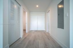 Picture of 19380 NE 26Th Ave # 305, Miami, FL 33180