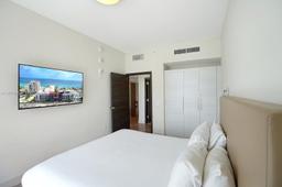 Picture of 777 N Ocean Dr # S415, Hollywood, FL 33019