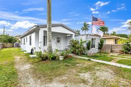Picture of 110 NE 9Th Ct, Homestead, FL 33030