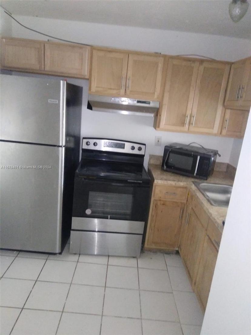 Picture of 496 NW 165Th St Rd # 410, Miami FL 33169