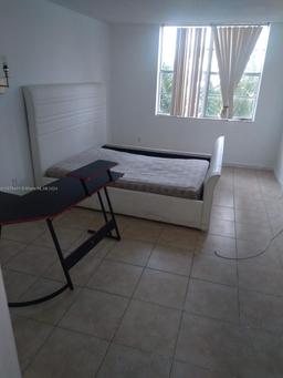 Picture of 496 NW 165Th St Rd # 410, Miami, FL 33169