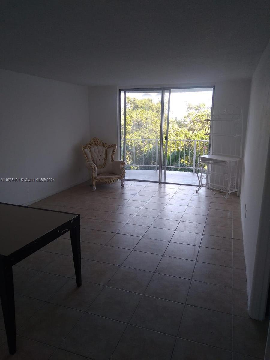 Picture of 496 NW 165Th St Rd # 410, Miami, FL 33169