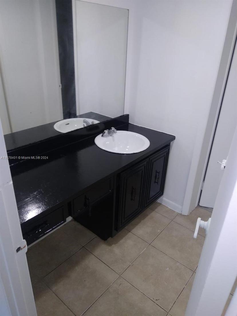 Picture of 496 NW 165Th St Rd # 410, Miami FL 33169