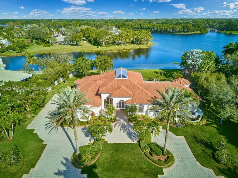 Picture of 2939 Paddock Ln, Weston FL 33331