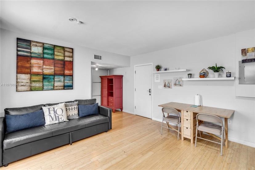 Picture of 1512 Washington Ave # 305, Miami Beach FL 33139