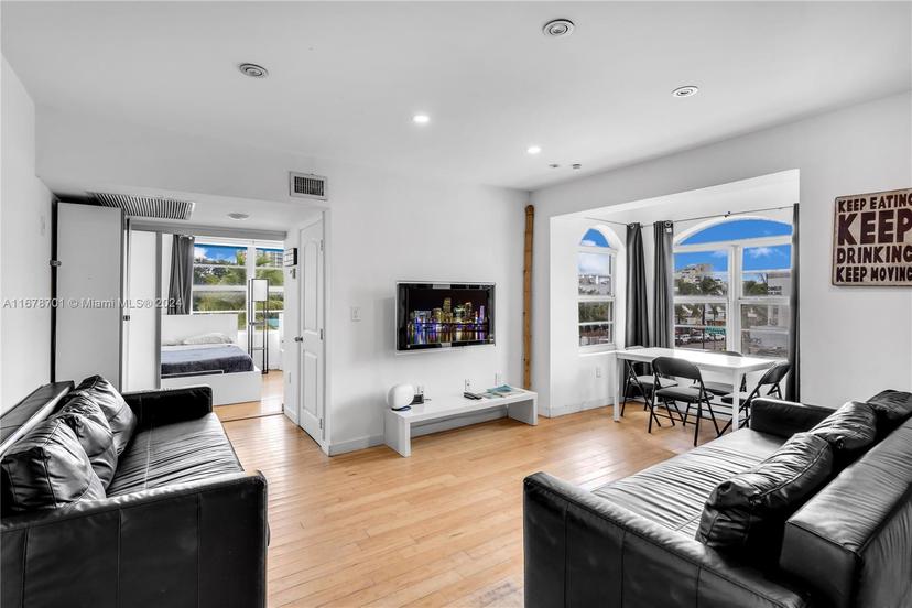 Picture of 1512 Washington Ave # 302, Miami Beach FL 33139