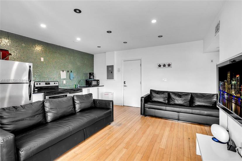 Picture of 1512 Washington Ave # 302, Miami Beach FL 33139