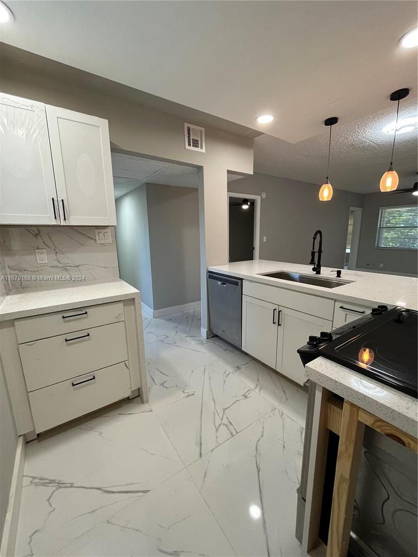 Picture of 5102 NW 36Th St # 605, Lauderdale Lakes FL 33319