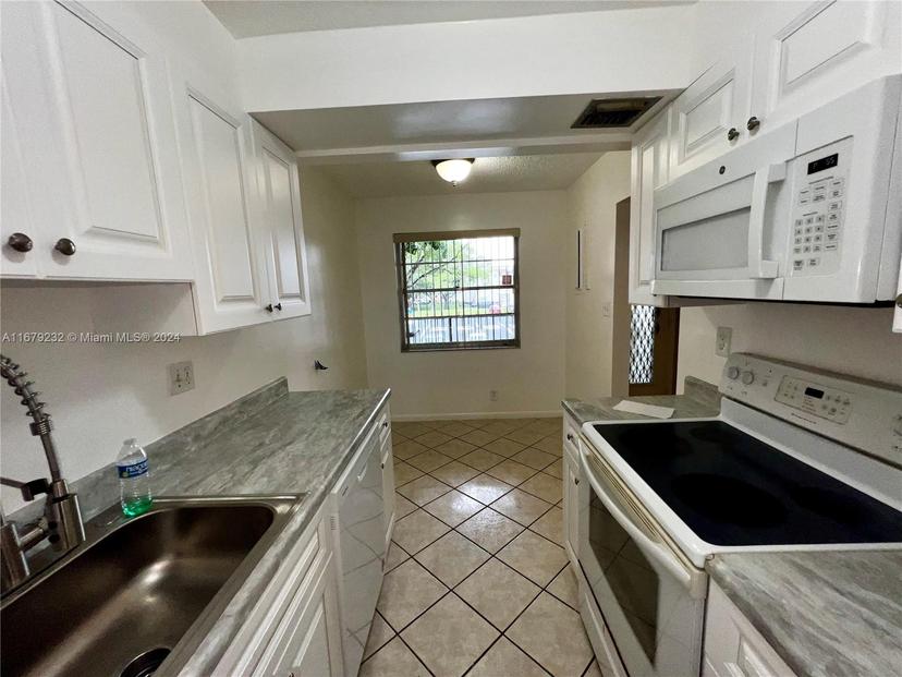 Picture of 3341 NW 47Th Ter # 215, Lauderdale Lakes FL 33319