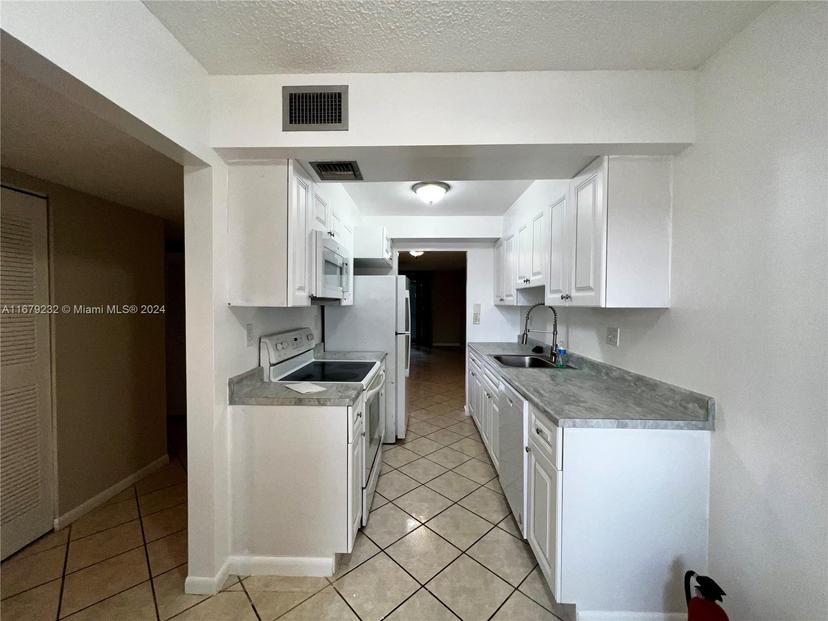 Picture of 3341 NW 47Th Ter # 215, Lauderdale Lakes FL 33319