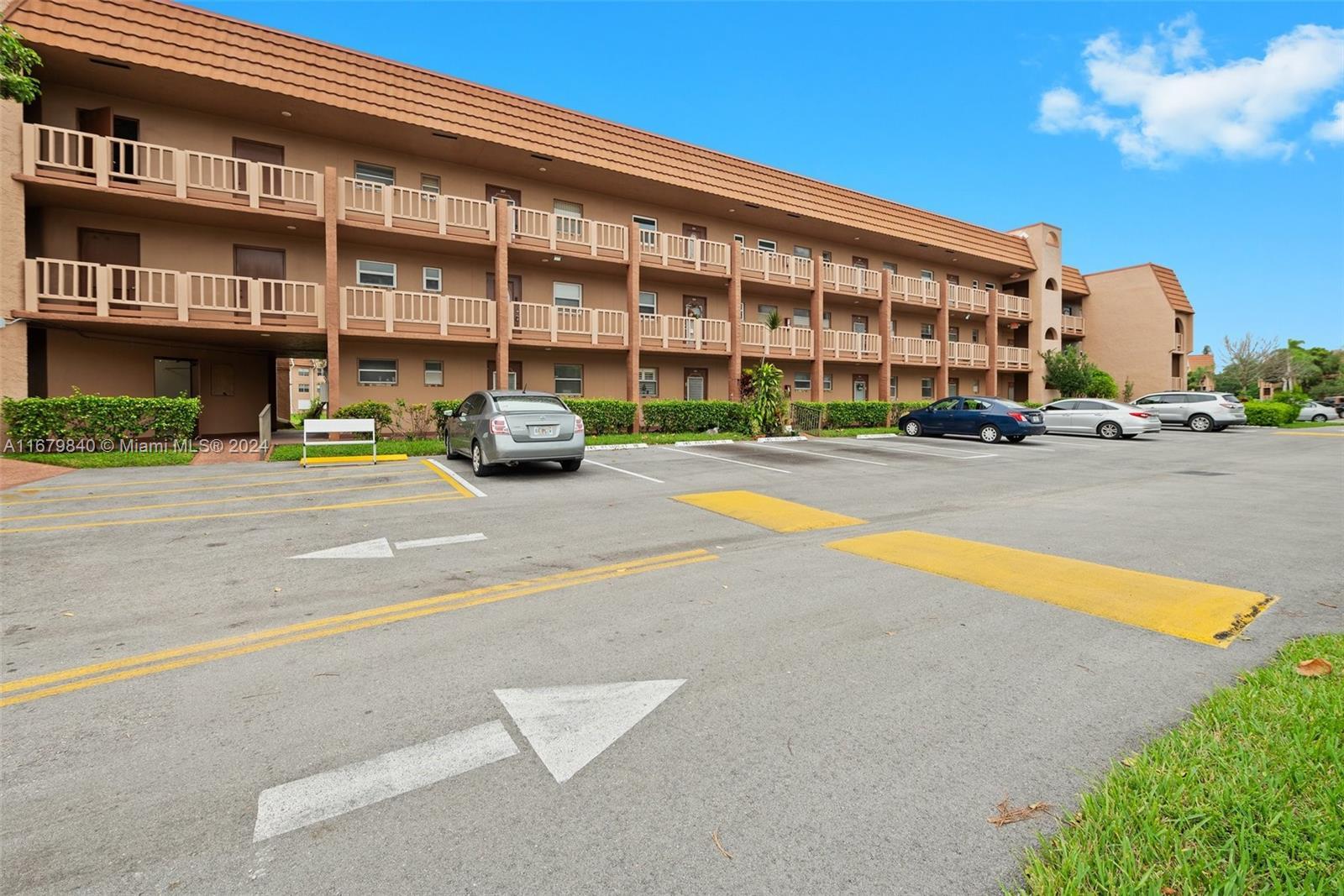 Picture of 9580 Sunrise Lakes Blvd # 209, Sunrise, FL 33322
