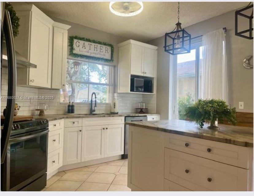 Picture of 174 NW 207Th Ter, Pembroke Pines FL 33029