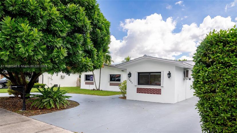 Picture of 1321 SW 84Th Ct, Unincorporated Dade County FL 33144