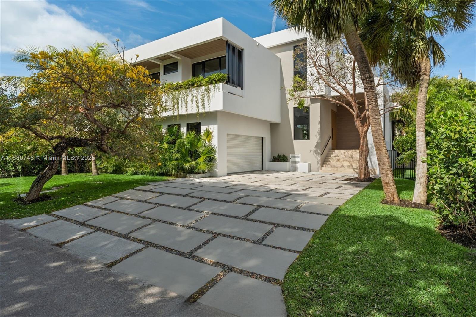 Picture of 650 Warren Ln, Key Biscayne, FL 33149