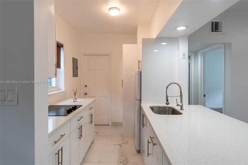Picture of 1205 Marseille Dr # 27, Miami Beach FL 33141