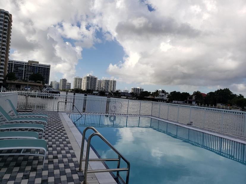 Picture of 1913 S Ocean Dr # 422, Hallandale Beach FL 33009