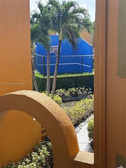 Picture of 9725 Fontainebleau Blvd # A212, Miami, FL 33172