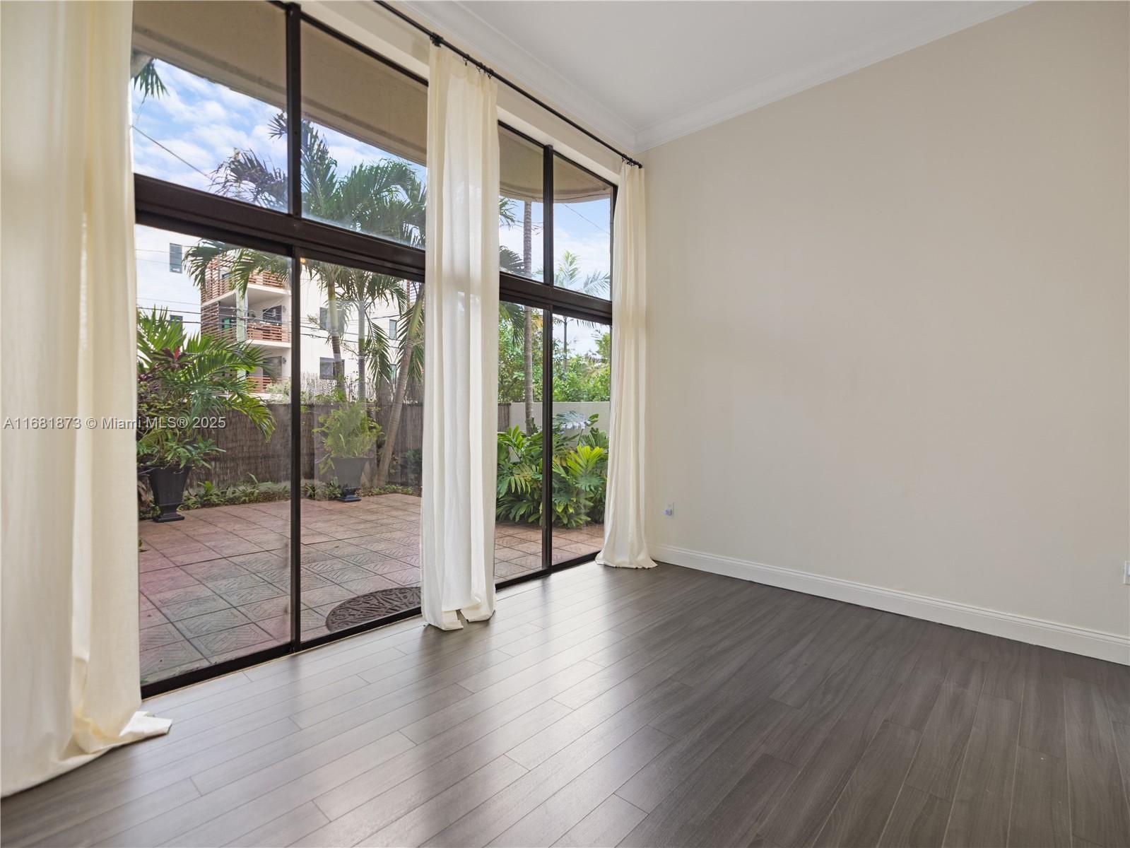 Picture of 2956 Bird Ave # 4, Miami, FL 33133