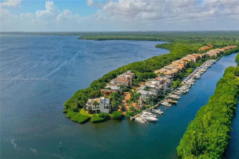 Picture of 5990 Paradise Point Dr # 5990, Palmetto Bay FL 33157