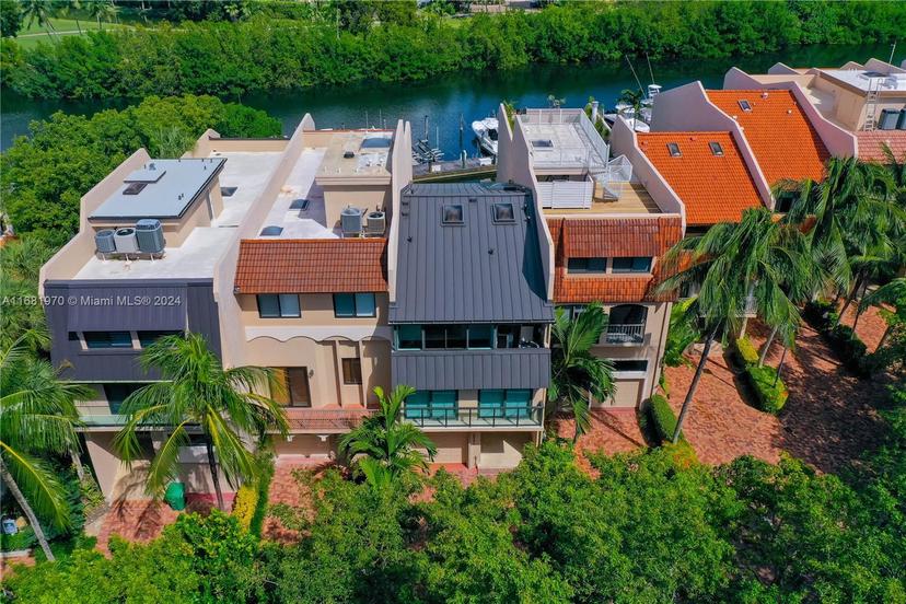 Picture of 5990 Paradise Point Dr # 5990, Palmetto Bay FL 33157