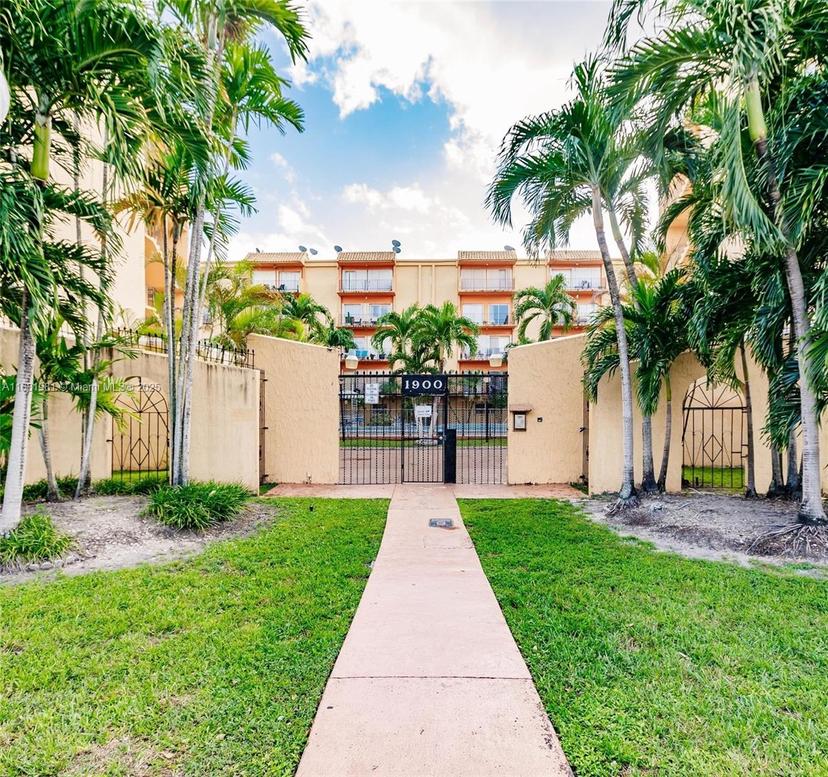 Picture of 1900 W 54Th St # 213, Hialeah FL 33012