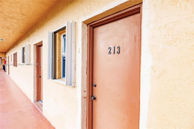 Picture of 1900 W 54Th St # 213, Hialeah FL 33012