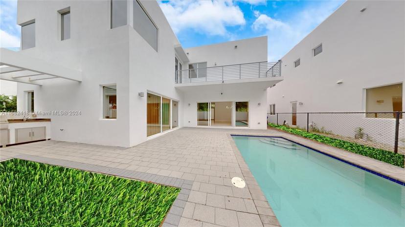 Picture of 9980 NW 74Th Ter, Doral FL 33178