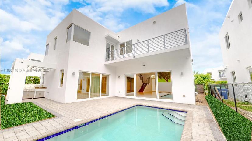 Picture of 9980 NW 74Th Ter, Doral FL 33178