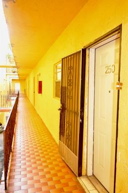 Picture of 1555 W 44Th Pl # 250, Hialeah, FL 33012