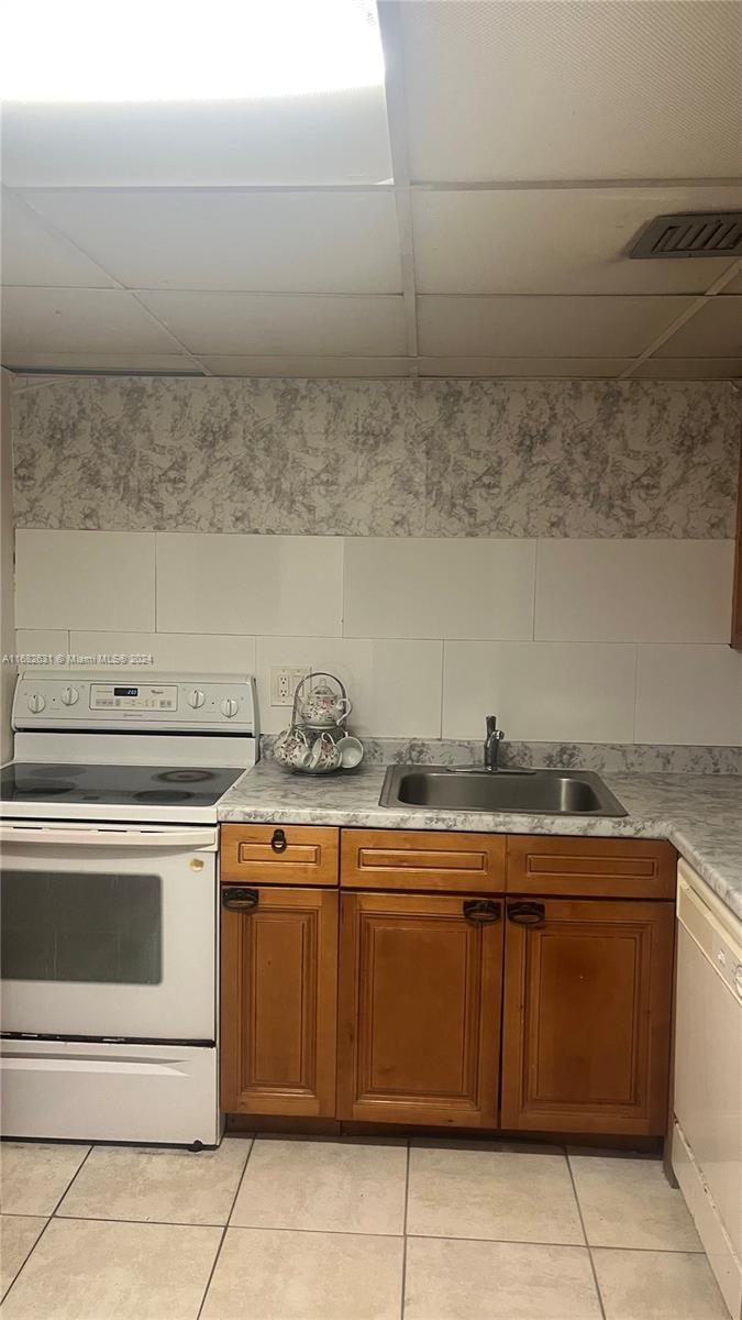 Picture of 1825 W 44Th Pl # 309, Hialeah FL 33012