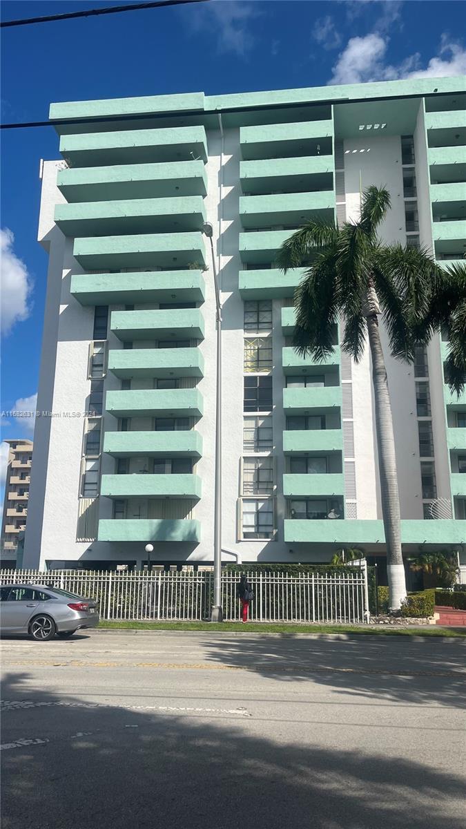 Picture of 1825 W 44Th Pl # 309, Hialeah, FL 33012
