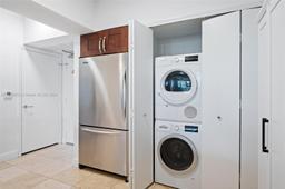 Picture of 20000 E Country Club Dr # 314, Aventura, FL 33180