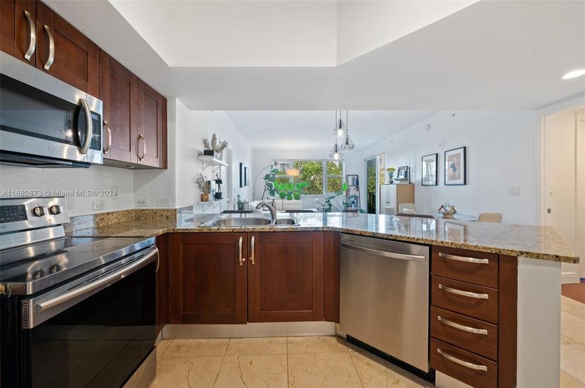 Picture of 20000 E Country Club Dr # 314, Aventura FL 33180