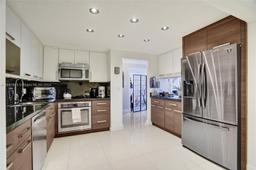 Picture of 2500 Parkview Dr # 410, Hallandale Beach, FL 33009