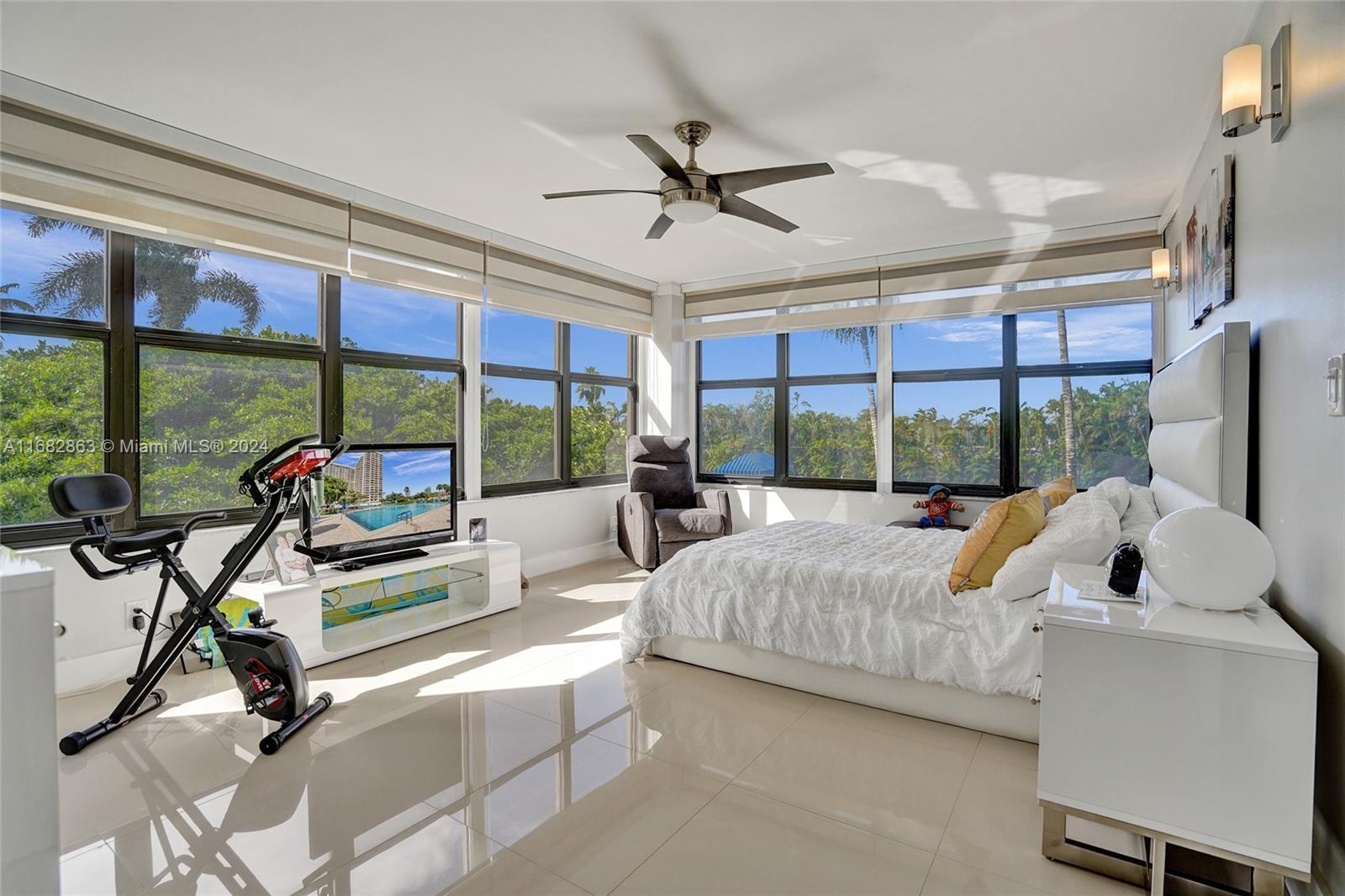 Picture of 2500 Parkview Dr # 410, Hallandale Beach, FL 33009