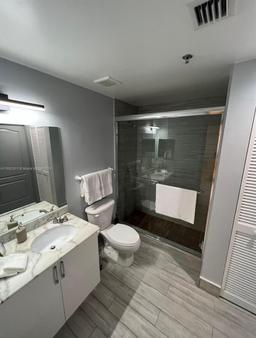 Picture of 1200 Brickell Bay Dr, Miami, FL 33131