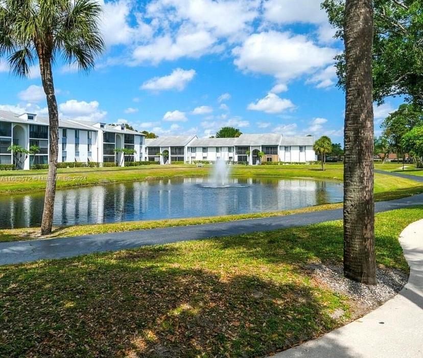Picture of 1009 Green Pine Blvd # H3, West Palm Beach FL 33409