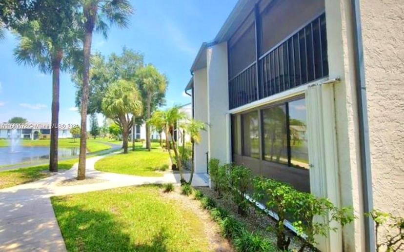 Picture of 1009 Green Pine Blvd # H3, West Palm Beach FL 33409