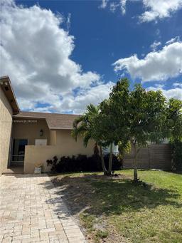 Picture of 3996 NW 1St Pl, Deerfield Beach, FL 33442